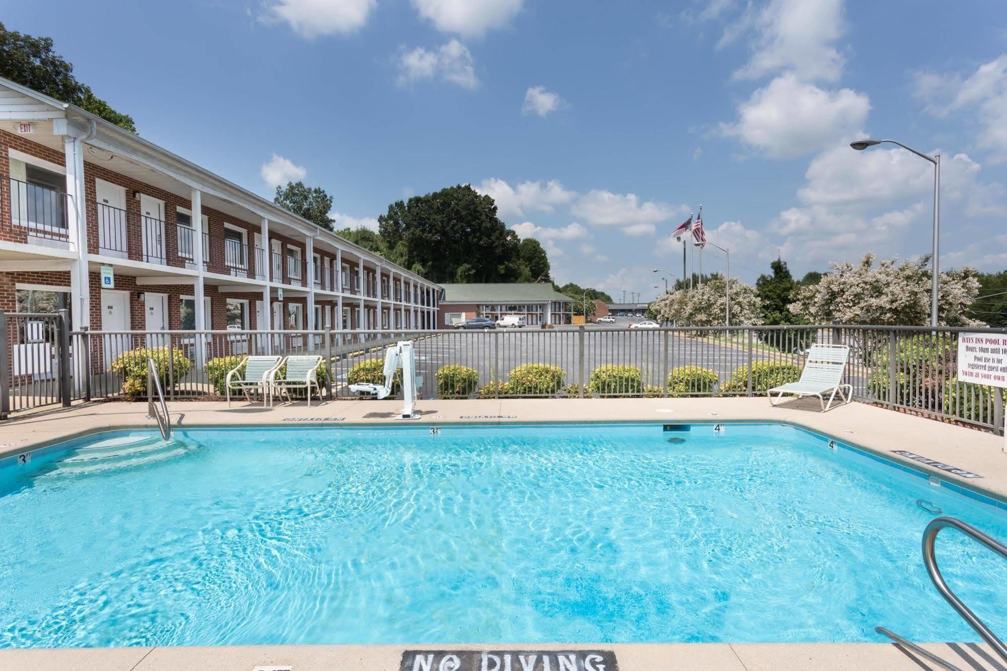 Hamilton Inn Jonesville I-77 Eksteriør bilde